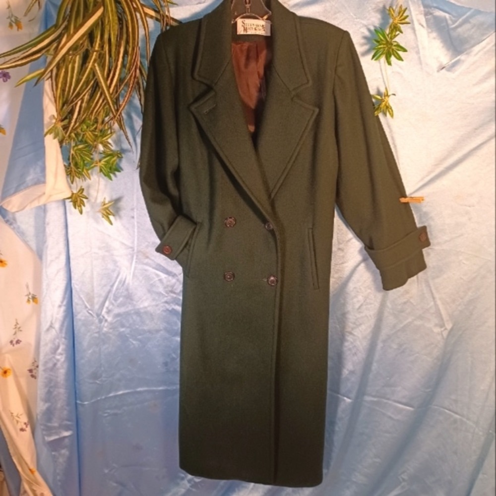 IN SEARCH OF of this Vintage Stephanie Mathews Coat